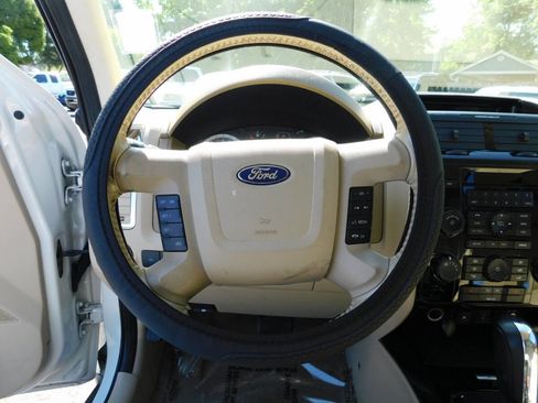 Used 2010 Ford Escape Limited image 9