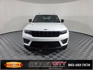 New 2025 Jeep Grand Cherokee Limited w/ Black Appearance Package video 2