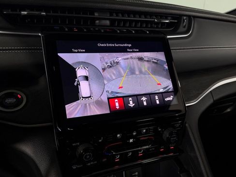 Used 2025 Jeep Grand Cherokee Limited 4xe image 17