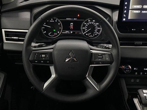 New 2026 Mitsubishi Outlander ES image 14