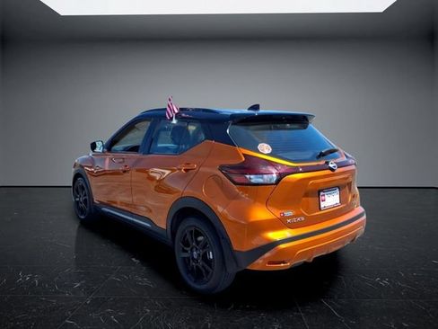Used 2023 Nissan Kicks SR w/ SR Premium Package FWD image 6