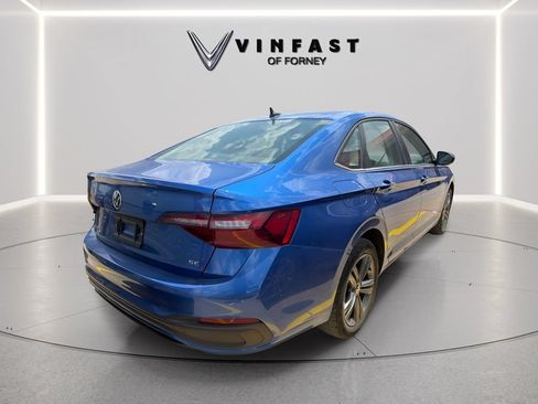 Used 2024 Volkswagen Jetta SE FWD image 3