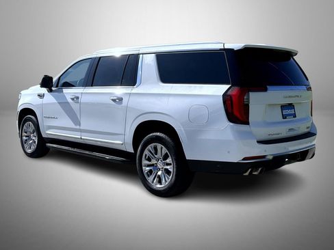 Used 2025 GMC Yukon XL Denali AWD/4WD image 7