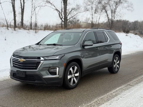 Used 2023 Chevrolet Traverse LT w/ LT Premium Package image 2