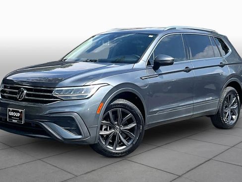 Used 2023 Volkswagen Tiguan SE FWD image 1