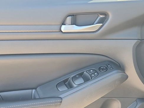 Used 2024 Nissan Altima 2.5 SV image 20