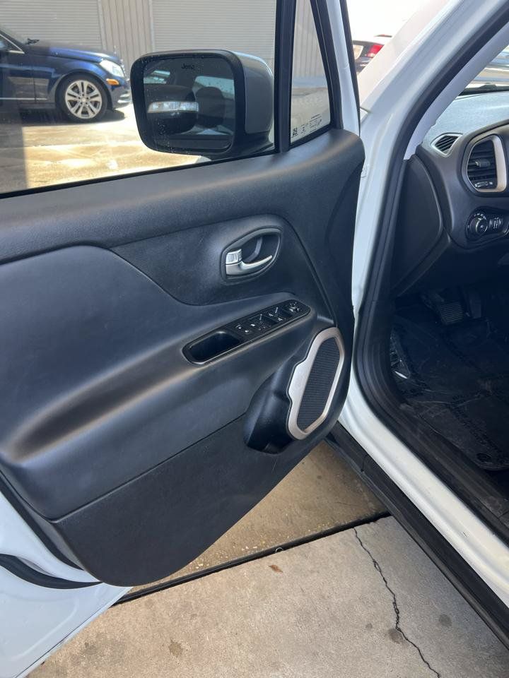 Used 2017 Jeep Renegade Limited FWD image 12