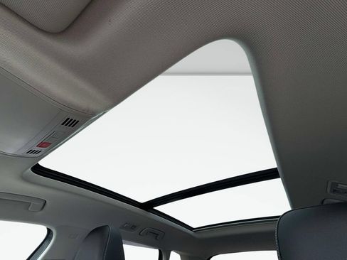 Used 2022 Volkswagen Taos SE w/ Panoramic Sunroof Package FWD image 37