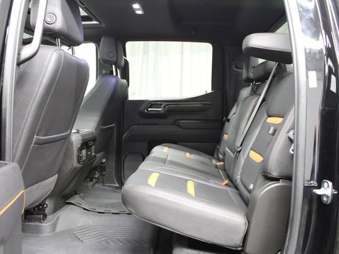 Used 2025 GMC Sierra 1500 AT4 w/ Technology Package AWD/4WD image 17