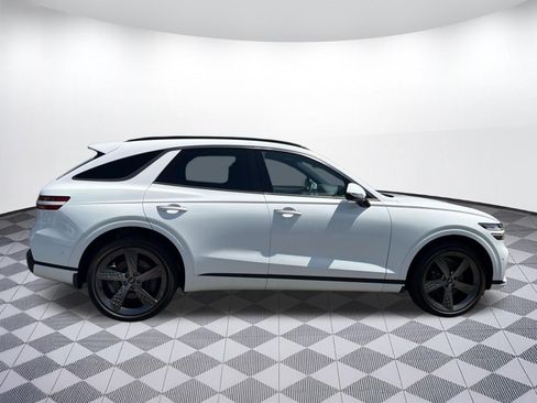 Used 2024 Genesis GV70 2.5T w/ Sport Prestige Package AWD/4WD image 8