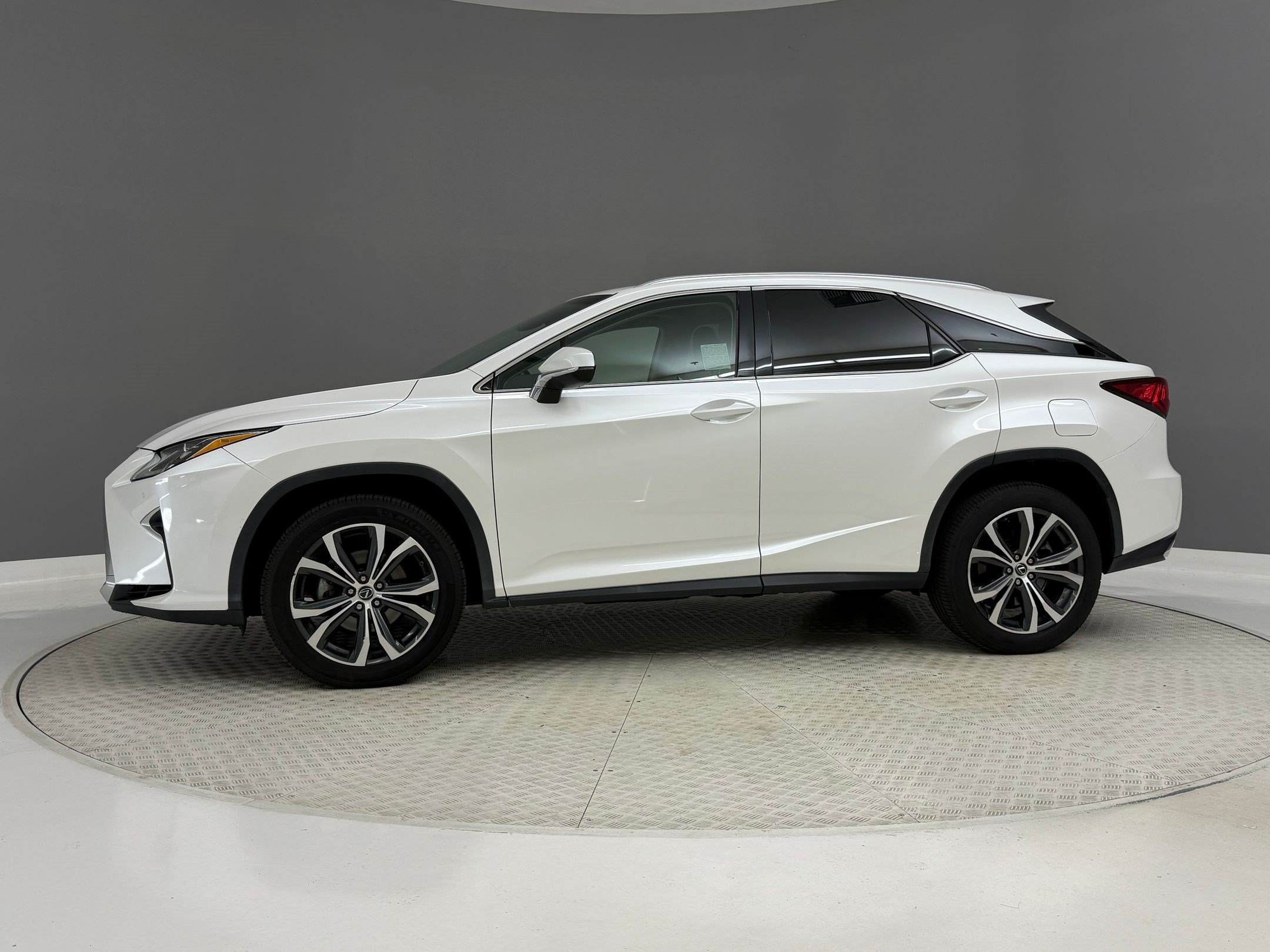 Used 2019 Lexus RX 350 FWD w/ Navigation Package image 2