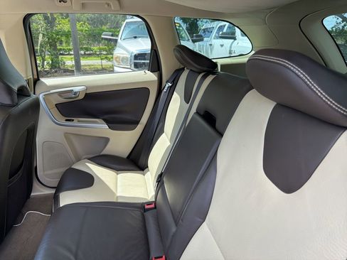 Used 2010 Volvo XC60 T6 image 11