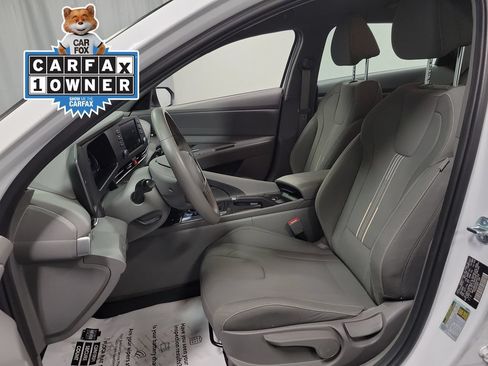 Used 2025 Hyundai Elantra Sport FWD image 13