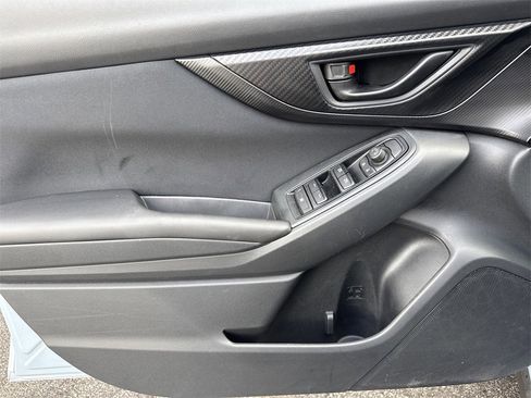 Used 2020 Subaru Crosstrek 2.0i image 19