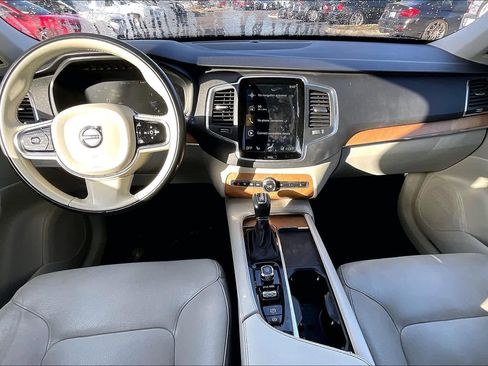 Used 2021 Volvo XC90 T5 Momentum w/ Protection Package Premier image 16