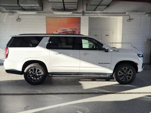 Used 2023 Chevrolet Suburban Z71 image 11