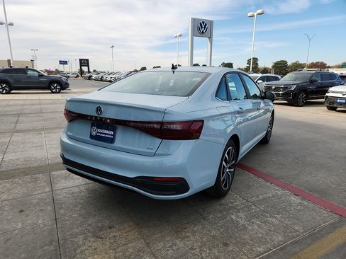 New 2026 Volkswagen Jetta SE image 7