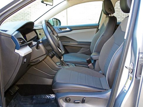 Used 2022 Volkswagen Taos SE image 12