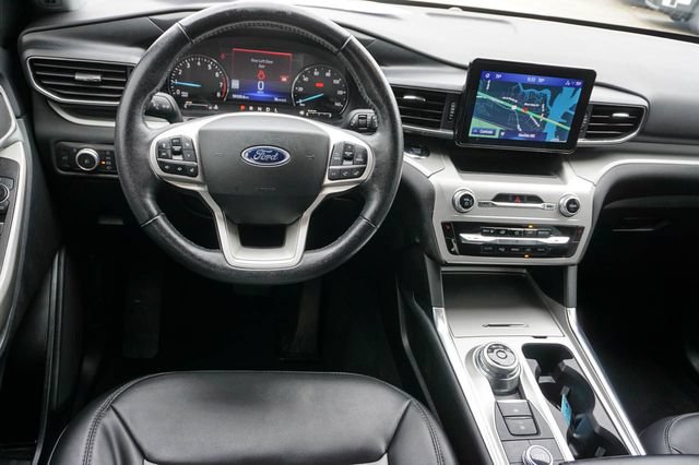 Used 2022 Ford Explorer XLT w/ Equipment Group 202A AWD/4WD image 15