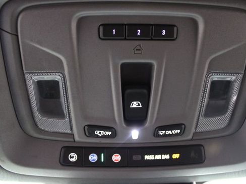 Used 2024 GMC Sierra 2500 SLT w/ SLT Convenience Package image 45