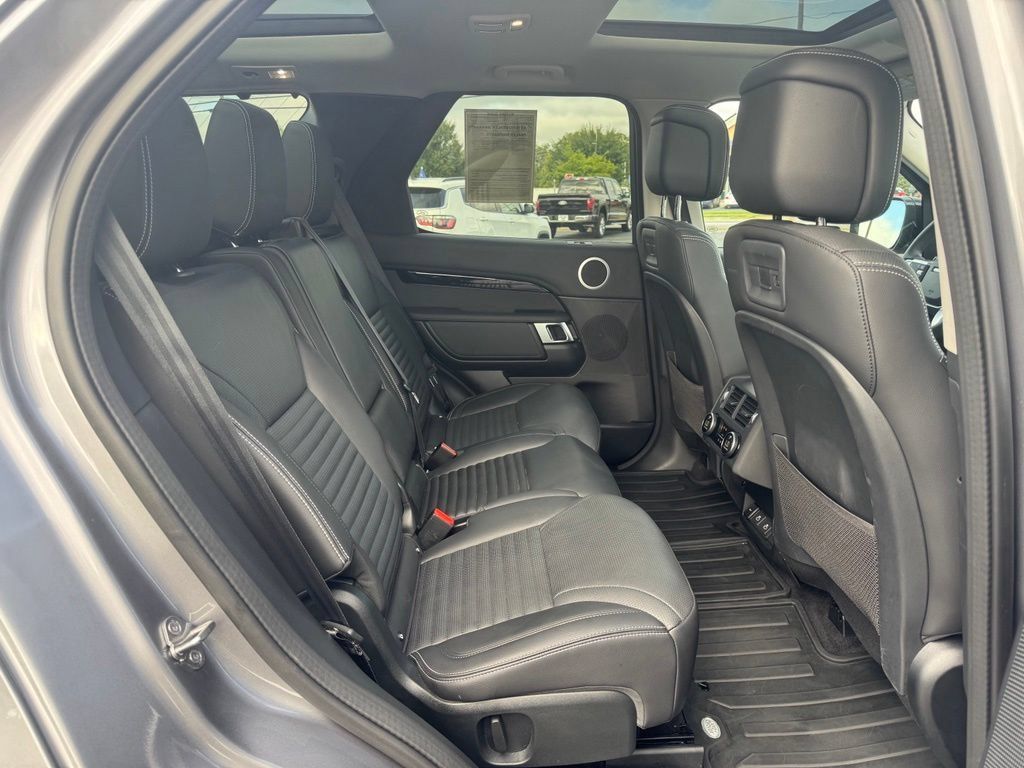 Used 2024 Land Rover Discovery S AWD/4WD image 19