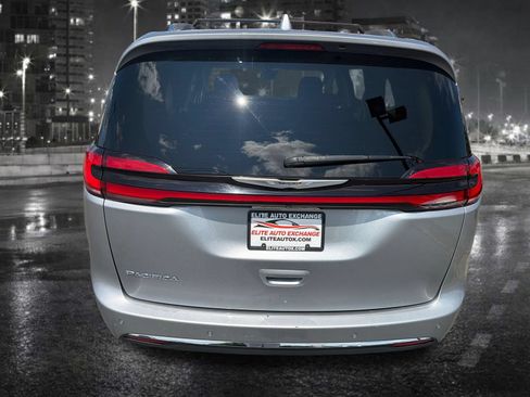 Used 2021 Chrysler Pacifica Touring-L FWD image 5