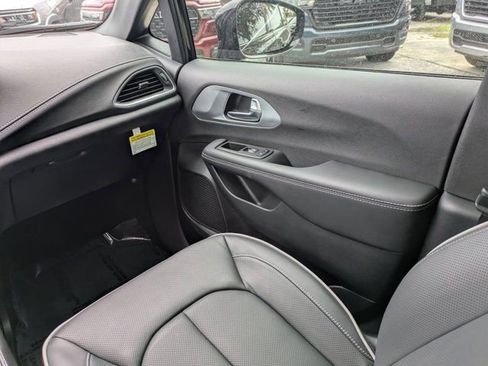 New 2026 Chrysler Pacifica Limited w/ S Appearance Package image 19