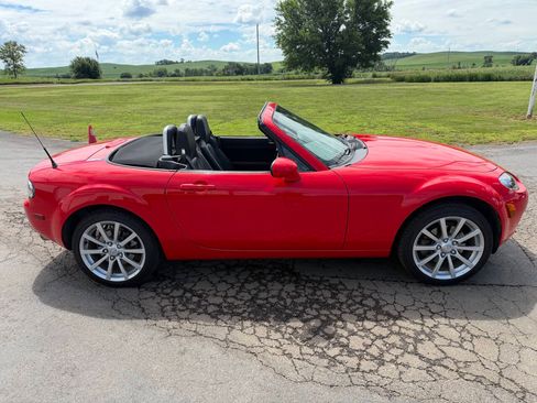 Used 2007 MAZDA MX-5 Miata Grand Touring RWD image 3
