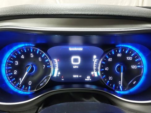 Used 2023 Chrysler Pacifica Limited w/ S Appearance Package image 18