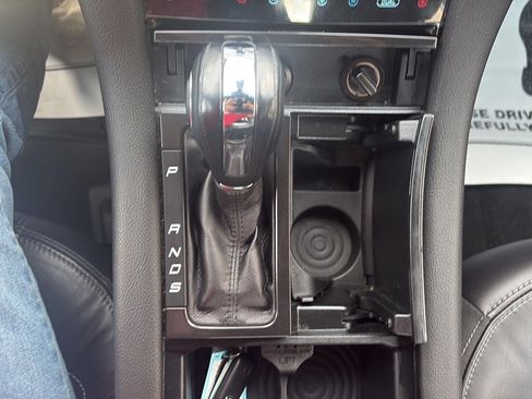Used 2018 Ford Taurus Limited AWD/4WD image 19