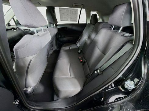 Used 2025 Toyota Corolla Cross LE image 19