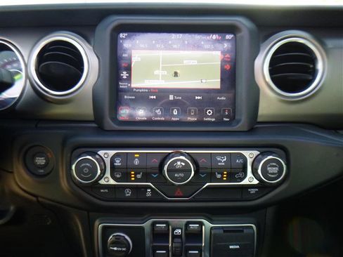 Used 2019 Jeep Wrangler Unlimited Rubicon w/ Uconnect 4C Nav & Sound Group image 13