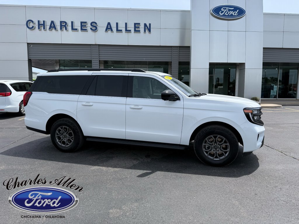 Used 2025 Ford Expedition Max Active AWD/4WD image 2