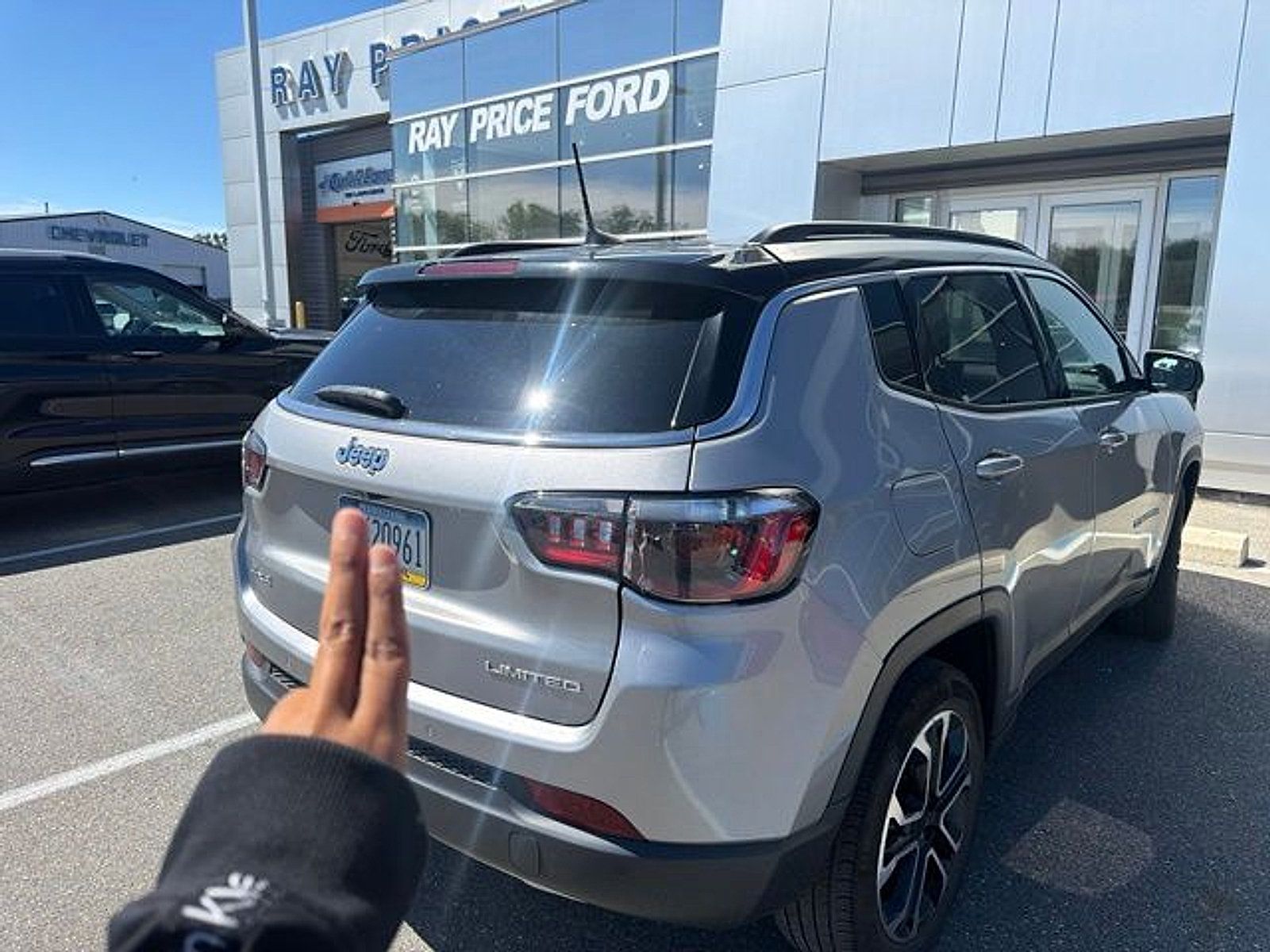 Used 2023 Jeep Compass Limited AWD/4WD image 4