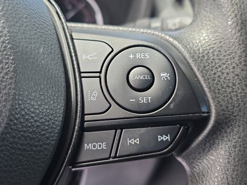 Used 2024 Toyota RAV4 XLE FWD image 31
