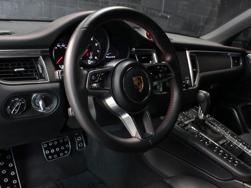 Used 2017 Porsche Macan GTS AWD/4WD image 33