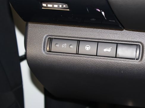 Used 2025 Nissan Pathfinder SV image 36