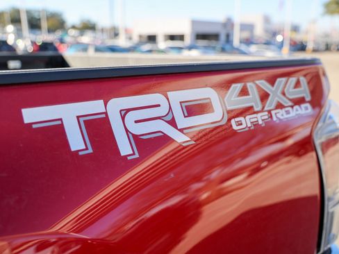 Used 2021 Toyota Tacoma TRD Off-Road image 11