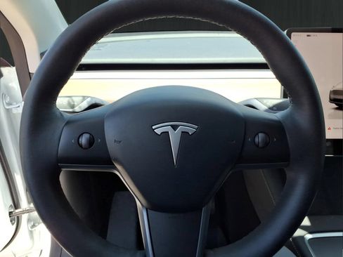 Used 2023 Tesla Model Y Long Range AWD/4WD image 25