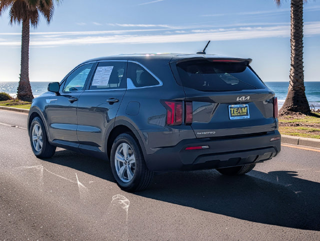 Used 2023 Kia Sorento LX FWD image 7