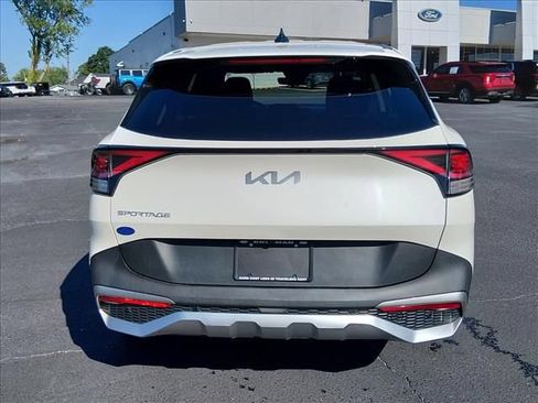 Used 2023 Kia Sportage LX FWD image 5