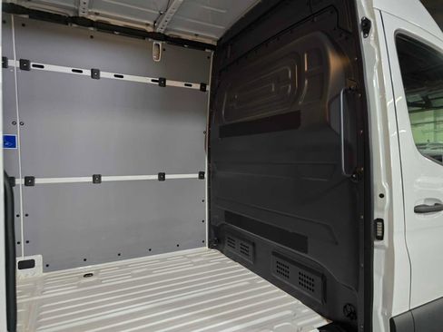 Used 2025 Mercedes-Benz Sprinter 2500 image 16