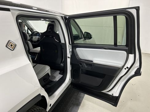 Used 2024 Rivian R1S Adventure AWD/4WD image 19