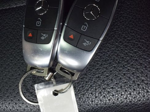 Used 2021 Mercedes-Benz C 300 4MATIC Sedan w/ Driver Assistance Package image 40