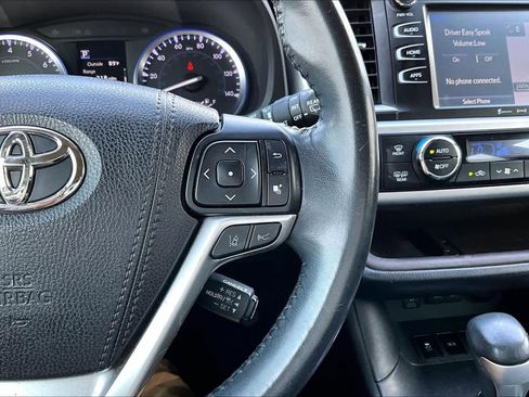 Used 2018 Toyota Highlander XLE FWD image 25