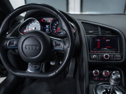 Used 2012 Audi R8 V8 image 39
