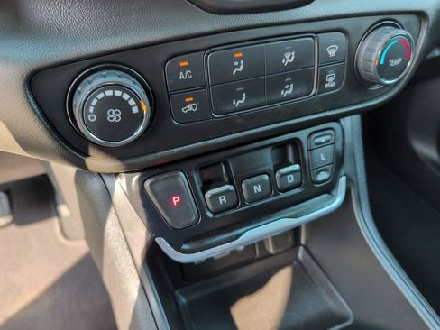 Used 2021 GMC Terrain SLE FWD image 26