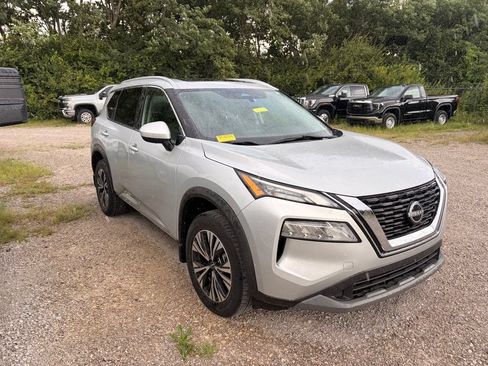 Used 2023 Nissan Rogue SV w/ SV Premium B Package FWD image 3