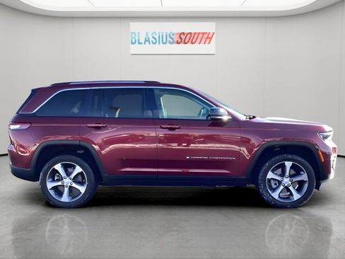 Used 2023 Jeep Grand Cherokee 4WD 4xe image 2