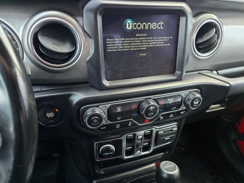 Used 2020 Jeep Gladiator Overland image 28